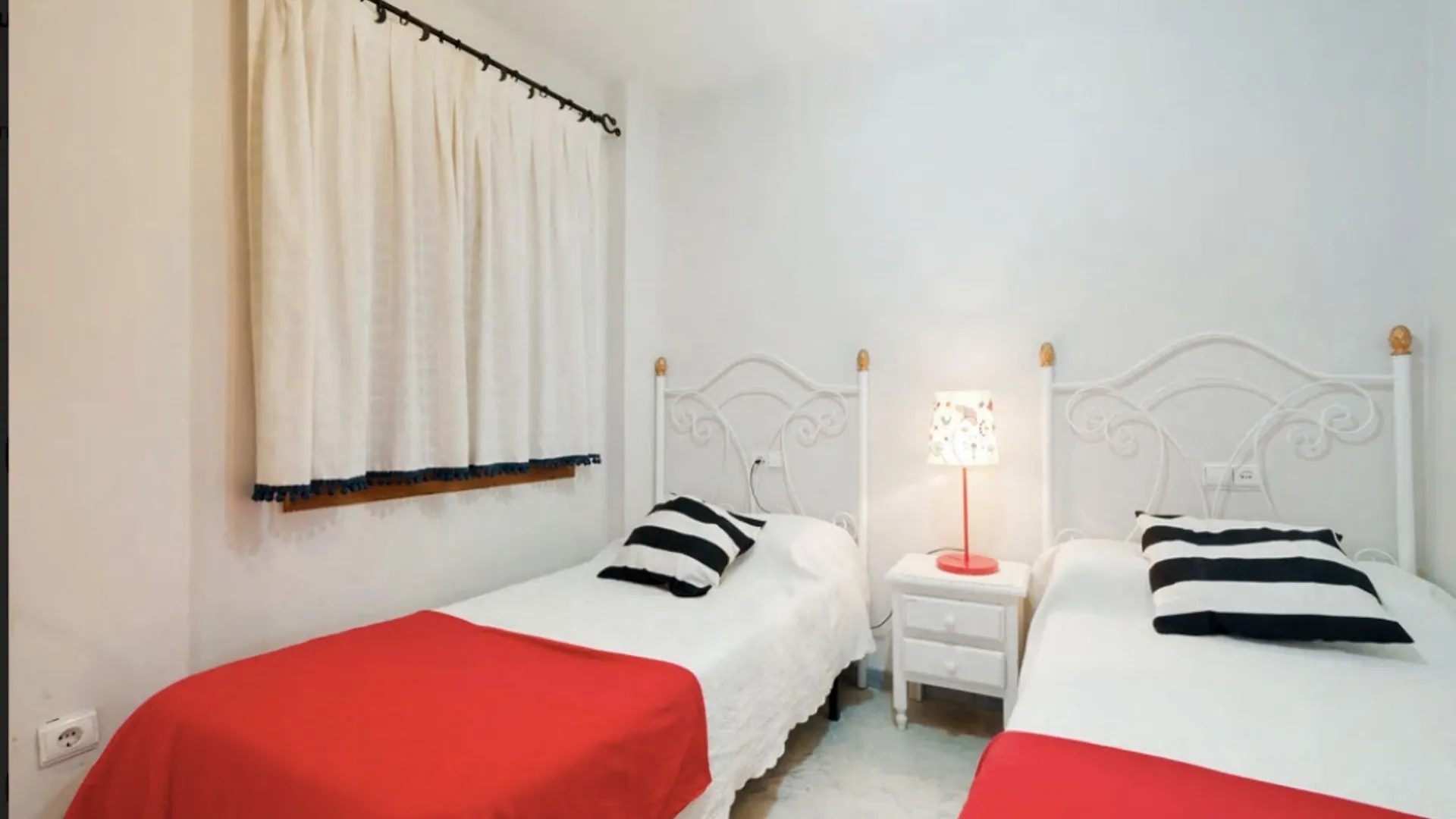 Sunny, 2-Bedroom House With Wifi In Central Granada 5 Minutes From All 0*,  Испания