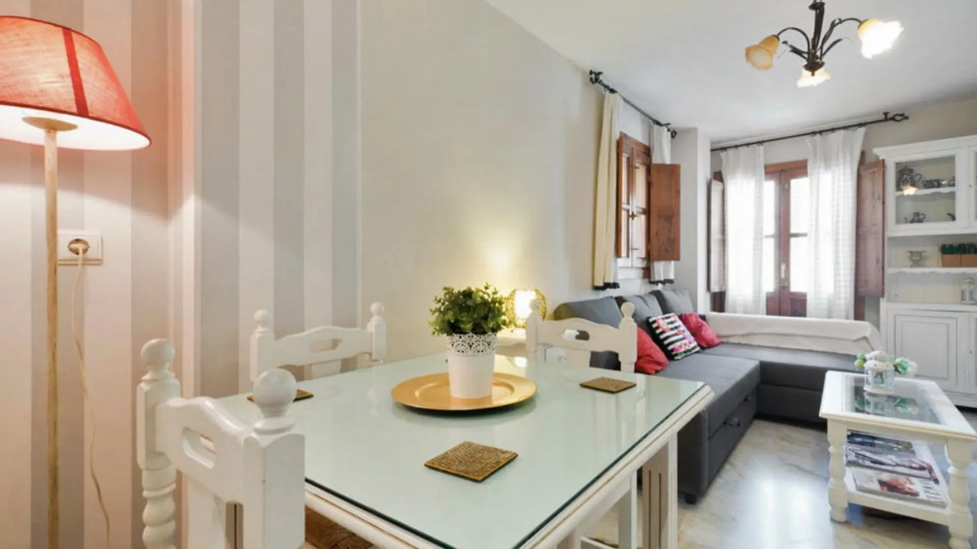 Апартаменты Sunny, 2-Bedroom House With Wifi In Central Granada 5 Minutes From All Испания